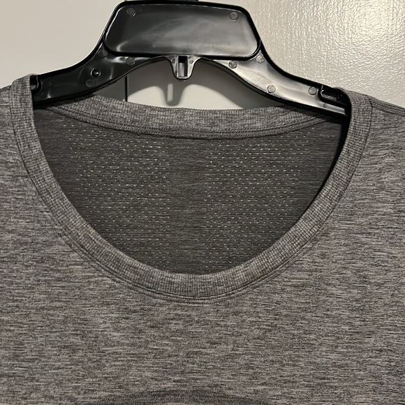 Lululemon Swiftly relaxed LS size 10 Like New - Picture 2 of 7